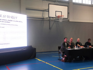 Debata s občany přinesla ostrá slova i přísliby změn