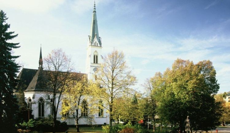 Kopřivnice dá 1,2 milionu korun na opravu fasády kostela svatého Bartoloměje