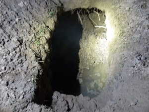 Policie dopadla čtyři kopáče vltavínů. Jeden se více než rok vyhýbal vězení