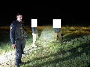 Policie dopadla čtyři kopáče vltavínů. Jeden se více než rok vyhýbal vězení