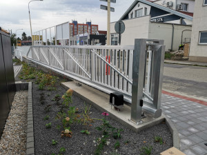 Když potřebujete bránu, která něco vydrží a ještě dobře vypadá