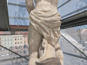 Rekonstrukce Samsonovy kašny je hotová. Lešení zmizí za dva dny