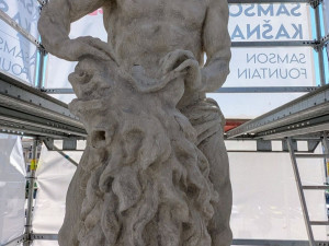 Rekonstrukce Samsonovy kašny je hotová. Lešení zmizí za dva dny