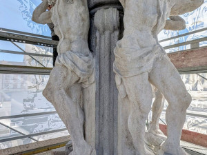 Rekonstrukce Samsonovy kašny je hotová. Lešení zmizí za dva dny