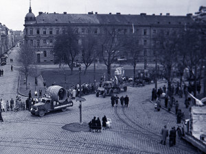 DRBNA HISTORIČKA: Májového průvodu se v roce 1957 zúčastnilo přes 66 tisíc lidí