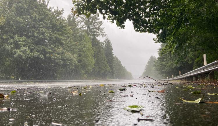 O víkendu nás čeká teplotní propad. Ochladí se o zhruba deset stupňů