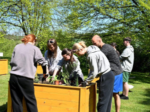Žáci čtyř středních píseckých škol vybudovali vlastní studentský park