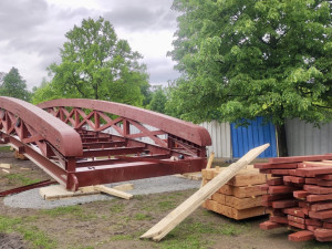 Na Sokolák se vrátí opravená dřevěná lávka. Projdete se po ní už v pátek