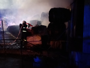 V Táboře hořel průmyslový areál, příčinu vyšetřuje policie