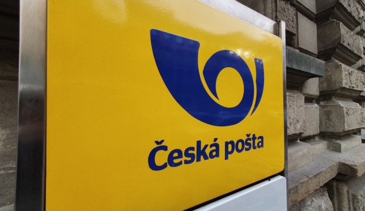 Pošťáka v Mohelnici kousl pes. Muž se lekl, zakopl a poranil si také ruku