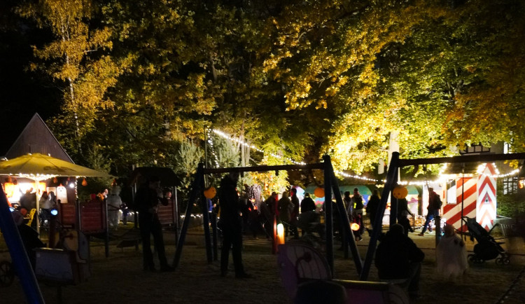 Letní scéna v Liďákách se přesouvá do dětského koutku. Program zahájí Pavel Čadek