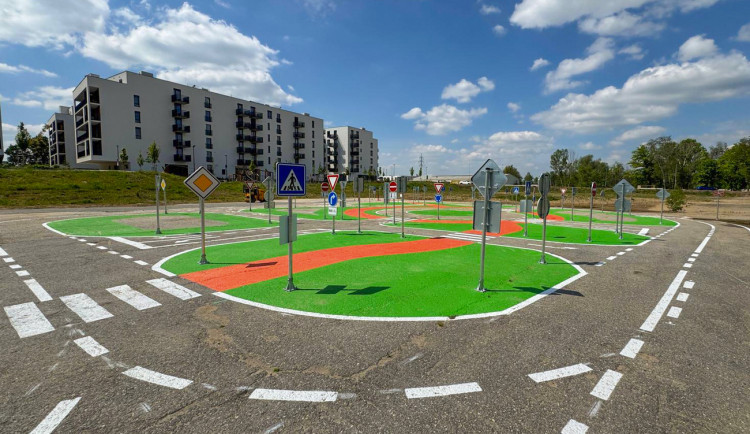 Jízda plná zábavy – otevírá se dětské dopravní hřiště na dubičném potoku