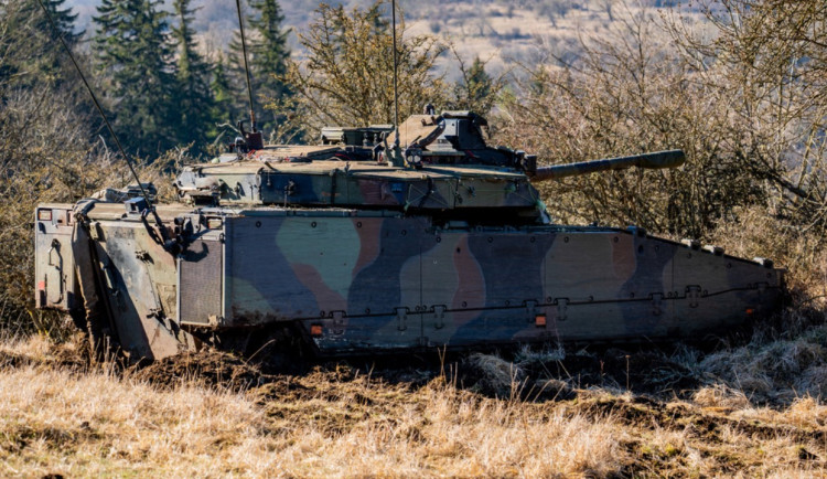 Dopady fiskálních deficitů při růstu obranných výdajů