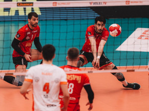 Z Jihostroje odcházejí smečaři Rodrigues a Nikpoor. Odchovanci pokračují