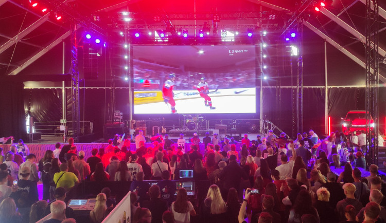 Češi bojují na ledě a v hospodách to žije. Kam zajít v Budějcích na hokej?