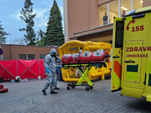 V táborské nemocnici přijali pacienta s vysoce nebezpečnou nákazou, zasahoval biohazard tým