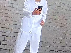 Svědek, který by mohl mít informace k dopadení pachatele.