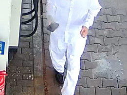 Svědek, který by mohl mít informace k dopadení pachatele.