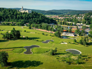 Divadelní Green spojí golfový turnaj a kulturní zážitky na Hluboké  Perex: