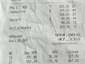 Turistická past v Krumlově, upozorňují turisté. Voda za 330 korun, pivo za 160