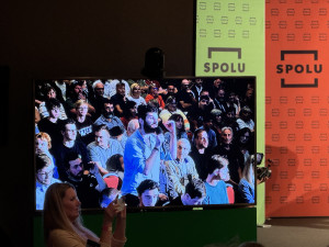 Platy politiků, životní prostředí, ale i chemtrails. Premiér Fiala odpovídal na dotazy v budějckém Metropolu