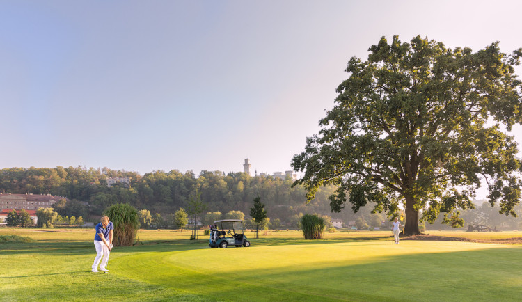 Divadelní Green spojí golfový turnaj a kulturní zážitky na Hluboké  Perex: