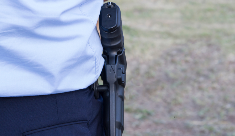 Policie musela vystřelit, aby zastavila ujíždějícího muže z Rychnovska