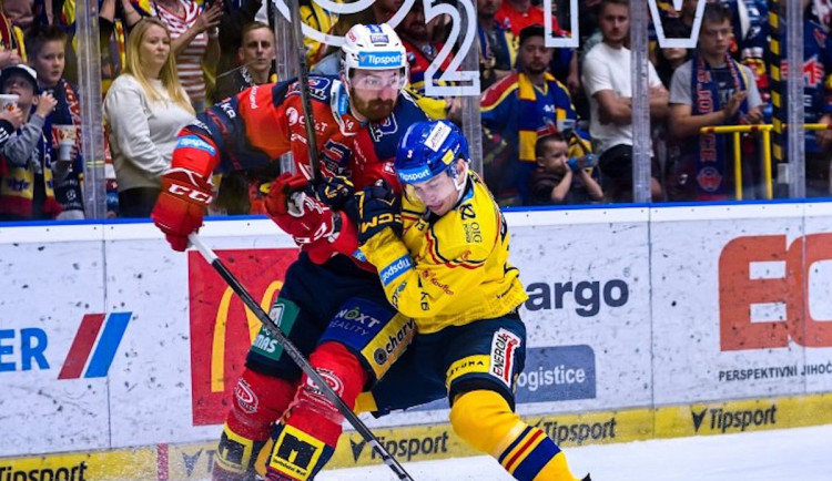 Hokejový obránce Vála opustil Pardubice a bude hrát v Českých Budějovicích