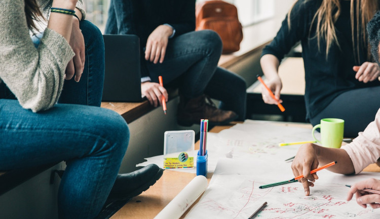 Na tříletých a čtyřletých oborech na jihočeských středních škol je 1756 volných míst