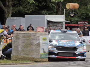 První etapu Rallye Český Krumlov ovládl Kopecký. V čele je o 21 sekund
