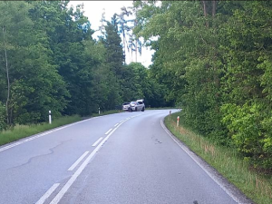 Nehodu u Kardašovy Řečice způsobil řidič se zákazem řízení, zranilo se šest lidí