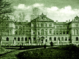 DRBNA HISTORIČKA: Muzeum stálo původně v sevření kasáren, zepředu ho nešlo ani vyfotit