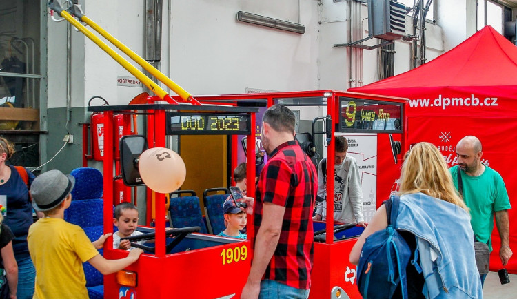 Budějcký dopravní podnik otevře brány rodinám i dopravním nadšencům