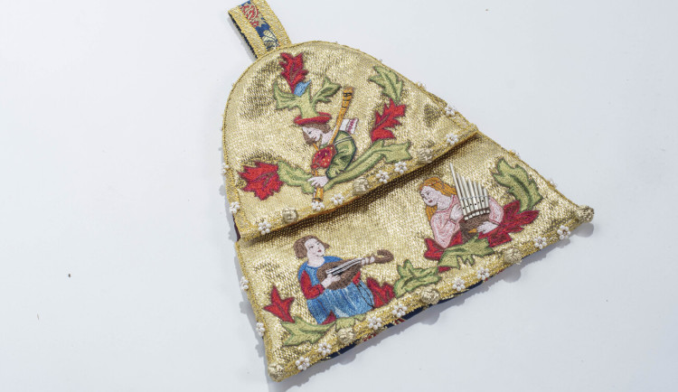 Výstava Prachatického muzea představí středověkou i renesanční módu