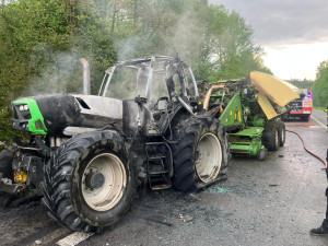 U obce Šebanov shořel traktor, škoda přesáhla tři miliony