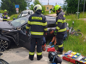 Při dopravní nehodě v Dačicích se zranili tři lidé
