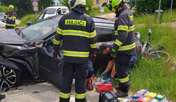 Při dopravní nehodě v Dačicích se zranili tři lidé