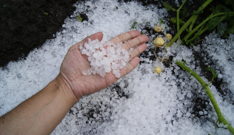 V Olomouckém kraji dnes hrozí silné bouřky, kroupy až pět centimetrů a přívalové povodně