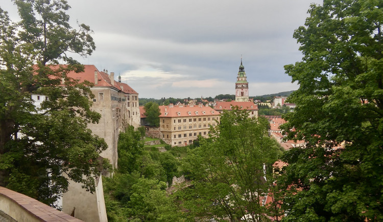 Ubytovaní hosté v Českém Krumlově nebudou smět vjíždět do pěší zóny v centru