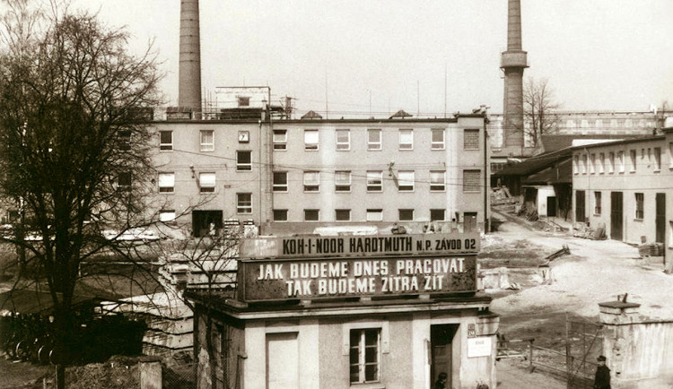 DRBNA HISTORIČKA: Tam, kde kdysi voněly tužky, dnes projíždí jen vlaky ke Kovošrotu