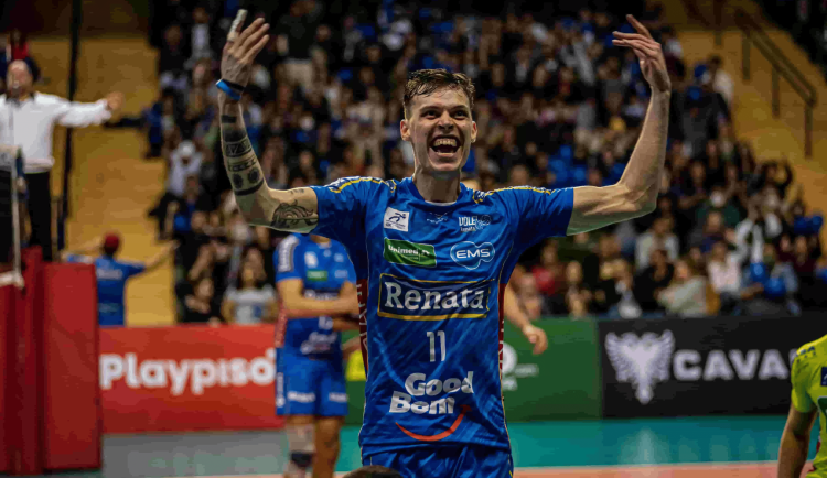 Jihostroj přivádí na smeč dvoumetrového Brazilce Francka