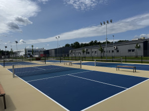 Hřiště na pickleball, badminton nebo stolní tenis. Druhá etapa ČEZ areálu je hotová