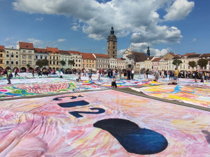 Obraz pro moje město na pár minut zakryl náměstí. Ukázal, kdo jsou Budějčáci