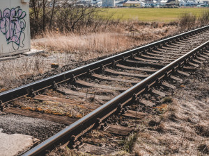 Vlak v Táboře srazil dvaatřicetiletého muže. Na místě zemřel