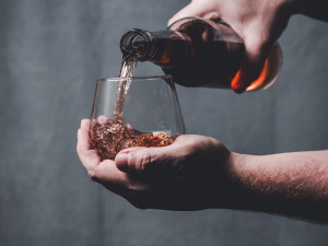 Tábor zmírnil zákaz pití alkoholu na veřejnosti, pivo a víno už nevadí