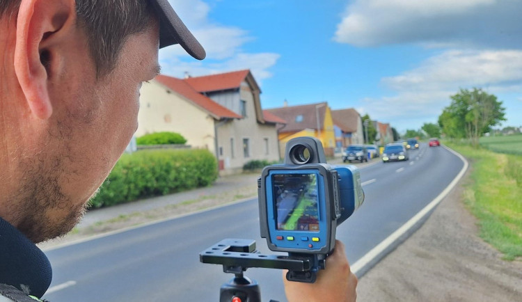 Řidiči opět porušili pravidla. Rychlost i alkohol na prvním místě