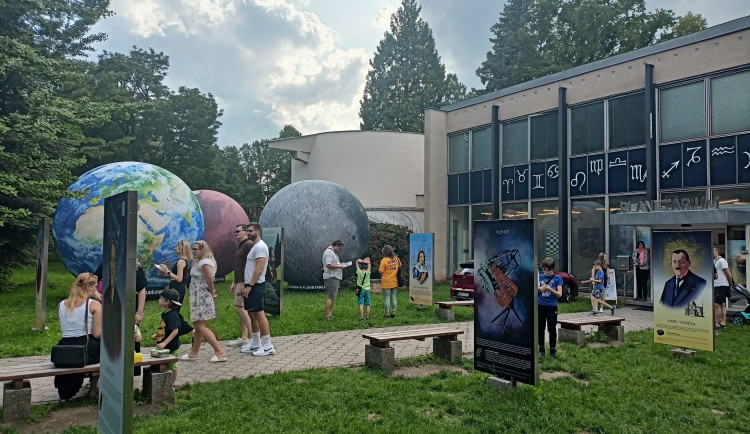 Komiksová výstava ukrývá možnost pojmenovat planetku ve vesmíru