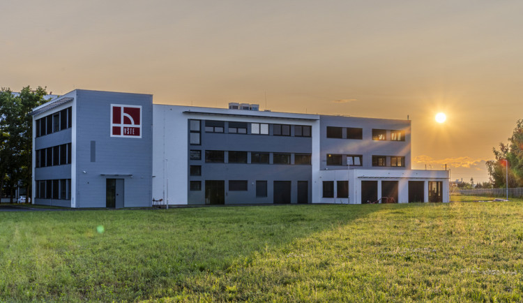 Průmyslový výzkum na VŠTE přináší firmám značné úspory