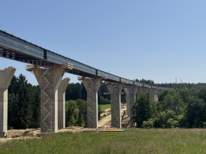 Klíčový moment na stavbě dálnice. U Kaplice vznikají dva nejdelší mosty na D3