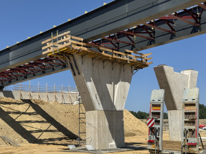 Klíčový moment na stavbě dálnice. U Kaplice vznikají dva nejdelší most na D3